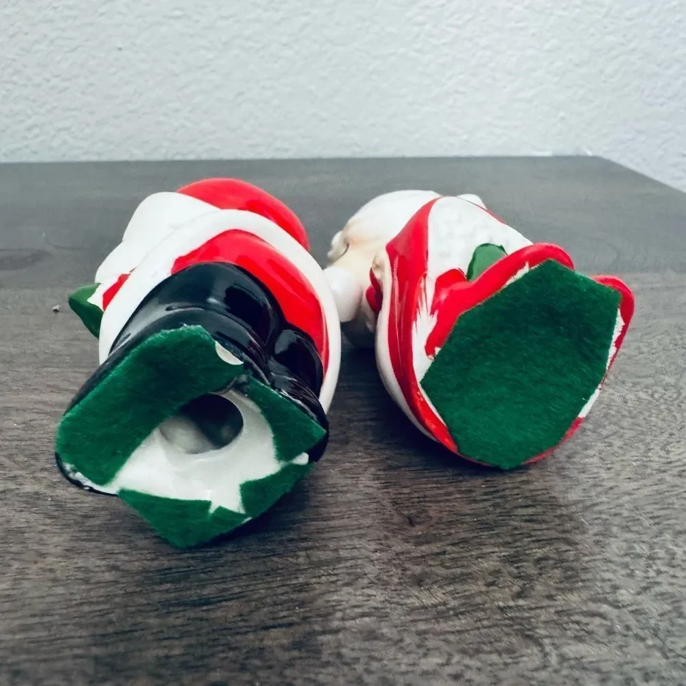 Vintage Kissing Santa Claus & Mrs. Claus Salt & Pepper Shakers Set